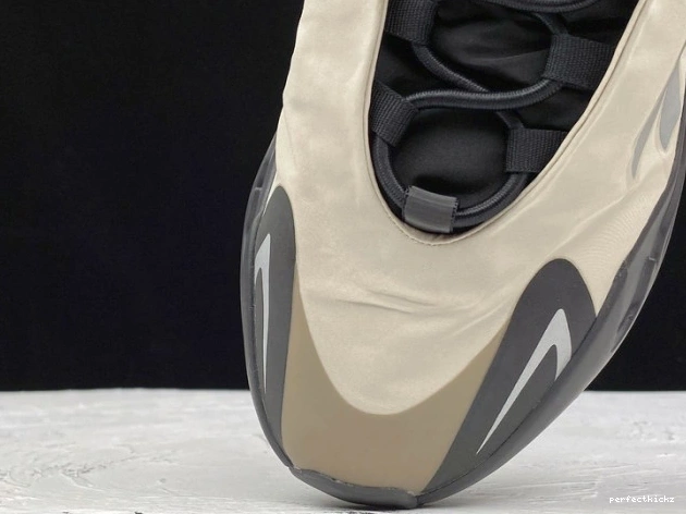 Bone Adidas Boost 700 MNVN Yeezy FY3729 0714
